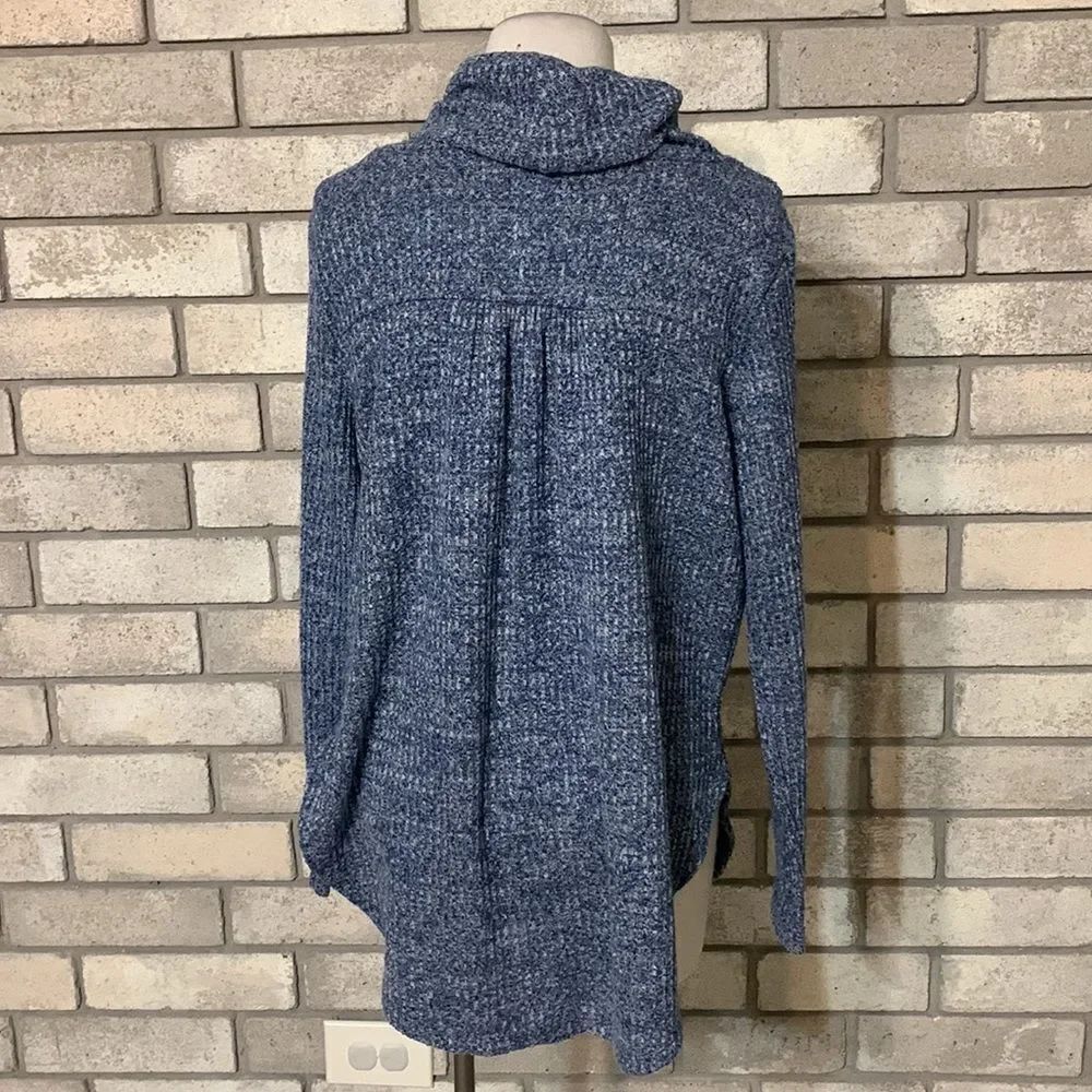 3for$20 sweater medium  - Picture 3 of 4
